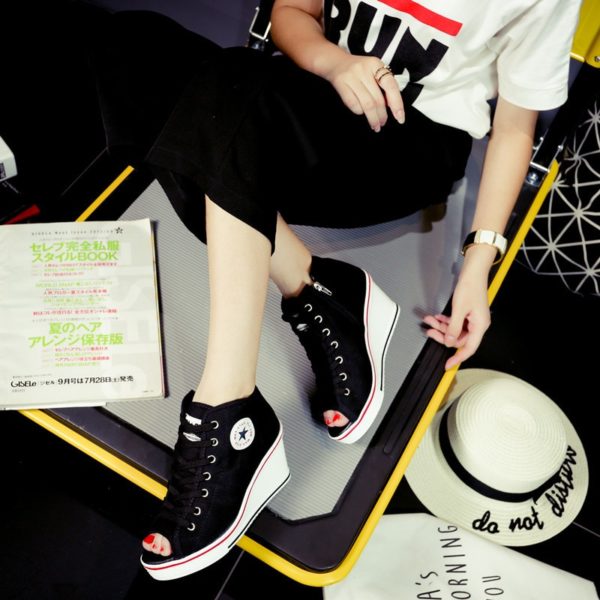 Tenisky na klínu na platformě s očkem - Obrázek 4